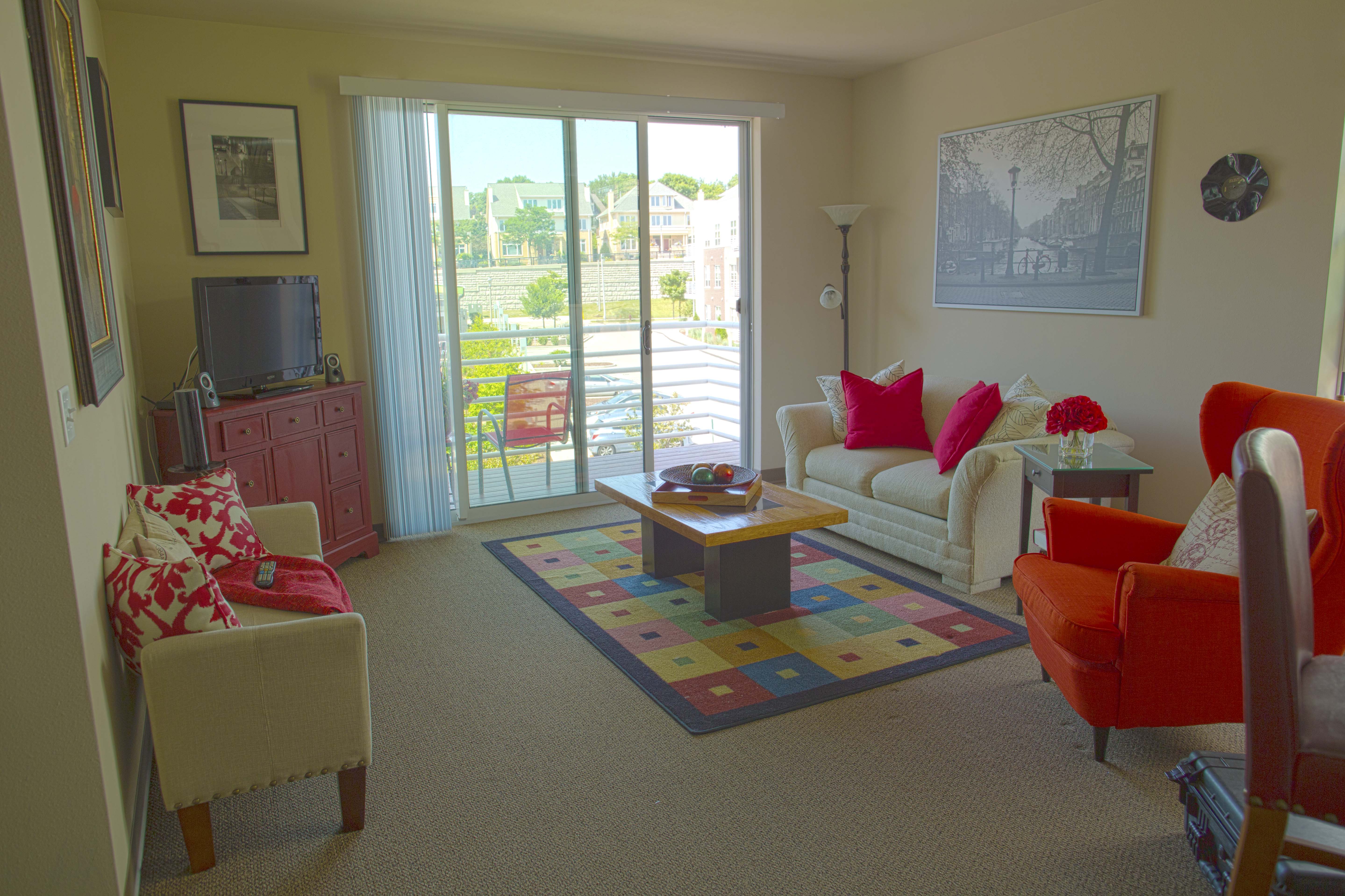 413APT Livingroom.jpg